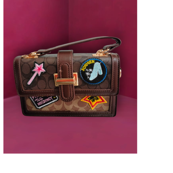 MINI BOLSO CON APLIQUES BORDADOS B-4252